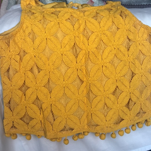 Yellow lace crop top - Picture 2 of 3